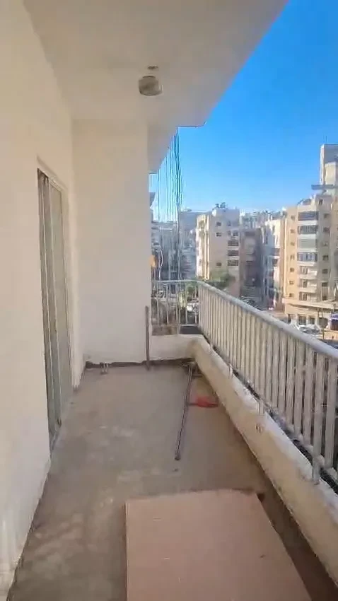 شقة للبيع ٥ غرف بحارة حريك نزلة العاملية،بناية النسيم الطابق الخامس للتواصل ٧٠٨١١٤٢٩ in Haret Hreik - Baabda